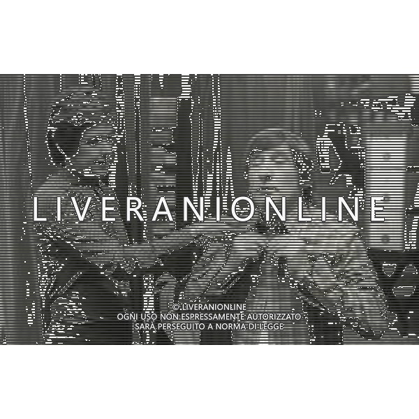 NEG-RETROSPETTIVA RENATO RASCEL ATTORE NELLA FOTO RENATO RASCEL NELL\'ANNO 1971 A MILANO CON LA MOGLIE HUGUETTE CARTIER AG ALDO LIVERANI SAS