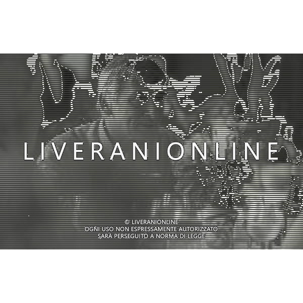 NEG-RETROSPETTIVA RENATO RASCEL ATTORE NELLA FOTO RENATO RASCEL NELL\'ANNO 1971 A MILANO CON LA MOGLIE HUGUETTE CARTIER AG ALDO LIVERANI SAS