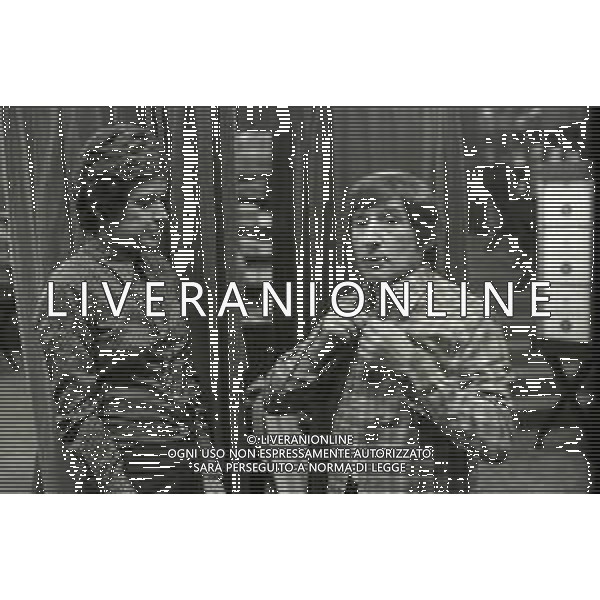 NEG-RETROSPETTIVA RENATO RASCEL ATTORE NELLA FOTO RENATO RASCEL NELL\'ANNO 1971 A MILANO CON LA MOGLIE HUGUETTE CARTIER AG ALDO LIVERANI SAS