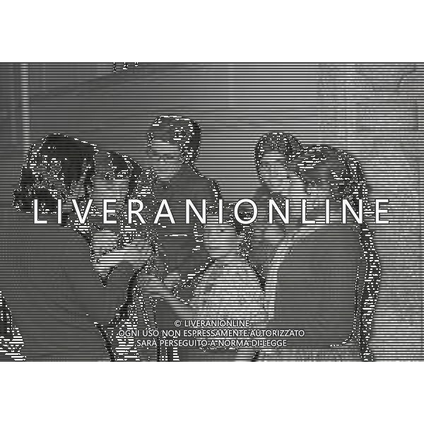 NEG-RETROSPETTIVA RENATO RASCEL ATTORE NELLA FOTO RENATO RASCEL NELL\'ANNO 1971 A MILANO CON LA MOGLIE HUGUETTE CARTIER AG ALDO LIVERANI SAS