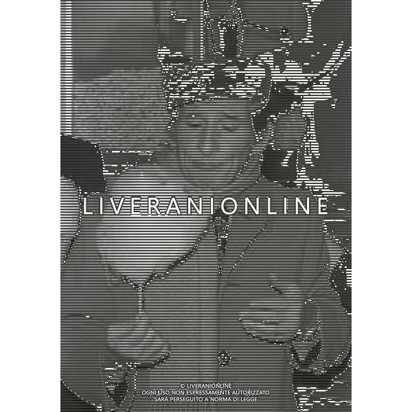 NEG-RETROSPETTIVA RENATO RASCEL ATTORE NELLA FOTO RENATO RASCEL NELL\'ANNO 1972 A MILANO CON LO ZUCCHERO FILATO AG ALDO LIVERANI SAS