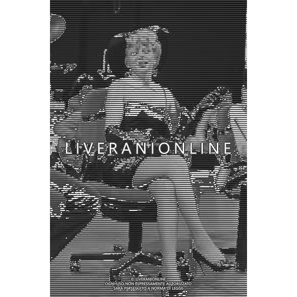 Neg- RETROSPETTIVA SANDRO MILO ATTRICE NELLA FOTO SANDRA MILO A MILANO NELL\'ANNO 1982 NELLA TRASMISSIONE TELEVISIVA “BLITZ“ AG ALDO LIVERANI SAS