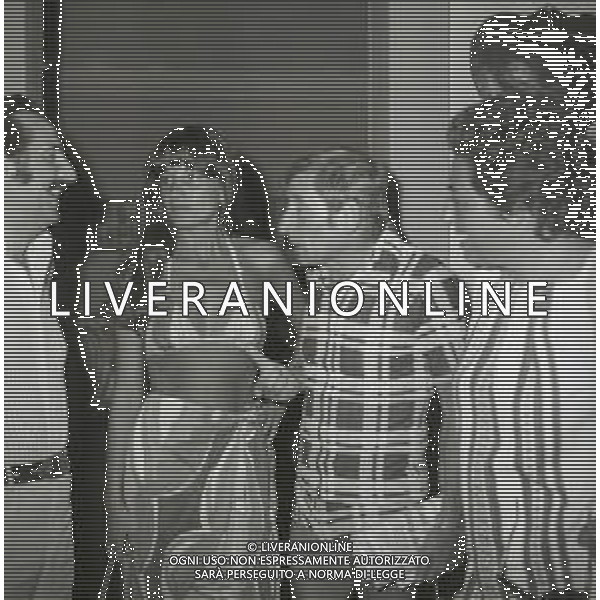 NEG-RETROSPETTIVA RENATO RASCEL ATTORE NELLA FOTO RENATO RASCEL NELL\'ANNO 1974 A TAORMINA CON GIUDITTA SANTARINI AG ALDO LIVERANI SAS 