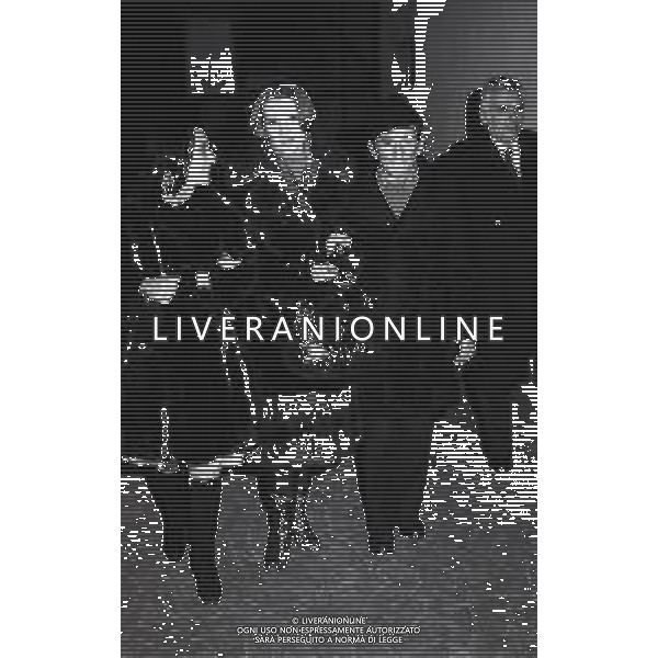 NEG-RETROSPETTIVA RENATO RASCEL ATTORE NELLA FOTO RENATO RASCEL CON GIUDITTA SANTARINI NELL\'ANNO 1975 A MILANO AG ALDO LIVERANI SAS  