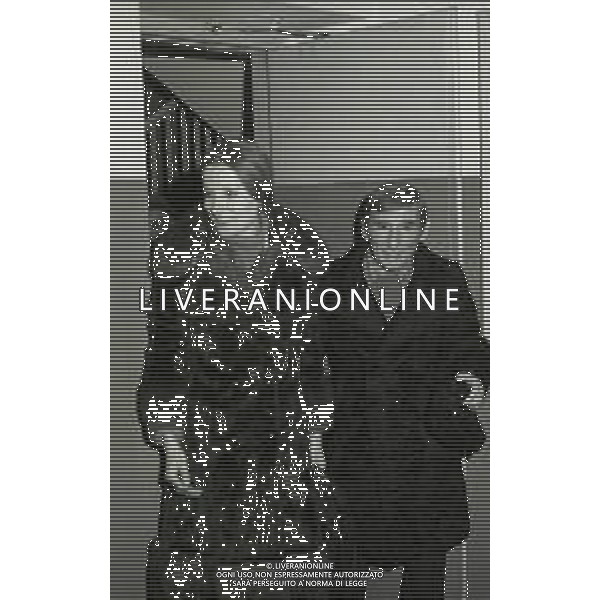 NEG-RETROSPETTIVA RENATO RASCEL ATTORE NELLA FOTO RENATO RASCEL CON GIUDITTA SANTARINI NELL\'ANNO 1975 A MILANO AG ALDO LIVERANI SAS  