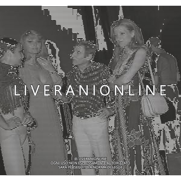 NEG-RETROSPETTIVA RENATO RASCEL ATTORE NELLA FOTO RENATO RASCEL NELL\'ANNO 1975 A TAORMINA CON GIUDITTA SANTARINI AG ALDO LIVERANI SAS  