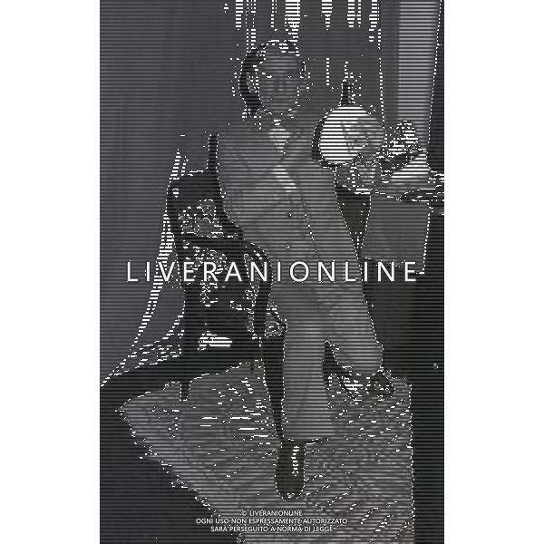 NEG-RETROSPETTIVA RENATO RASCEL ATTORE NELLA FOTO RENATO RASCEL NELL\'ANNO 1977 A MILANO IN UNA COMMEDIA TEATRALE AG ALDO LIVERANI SAS 