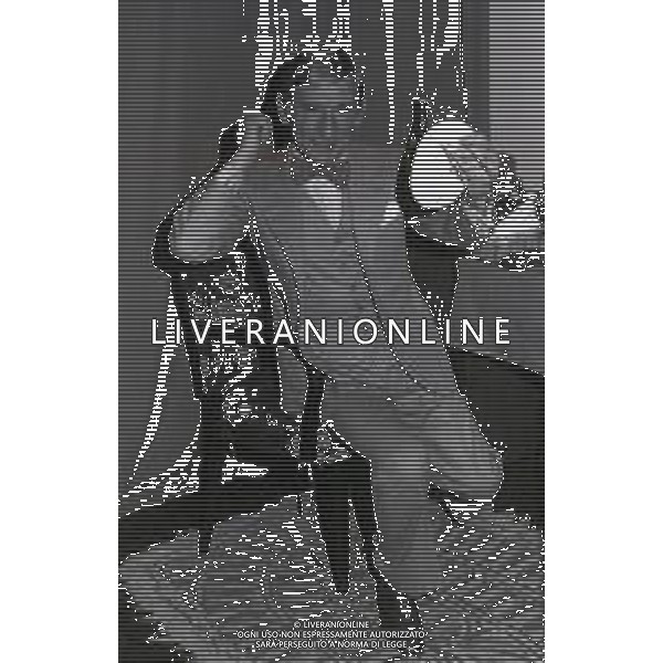 NEG-RETROSPETTIVA RENATO RASCEL ATTORE NELLA FOTO RENATO RASCEL NELL\'ANNO 1977 A MILANO IN UNA COMMEDIA TEATRALE AG ALDO LIVERANI SAS 