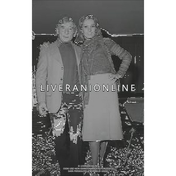 NEG-RETROSPETTIVA RENATO RASCEL ATTORE NELLA FOTO RENATO RASCEL E GIUDITTA SANTARINI NELL\'ANNO 1978 A MILANO TERRAZZA MARTINI AG ALDO LIVERANI SAS