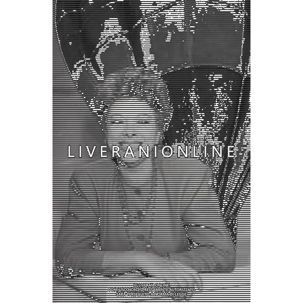 Neg- RETROSPETTIVA SANDRO MILO ATTRICE NELLA FOTO SANDRA MILO A ROMA NELL\'ANNO 1988 NELLA TRASMISSIONE TELEVISIVA “PICCOLI E GRANDI FANS“ AG ALDO LIVERANI SAS  