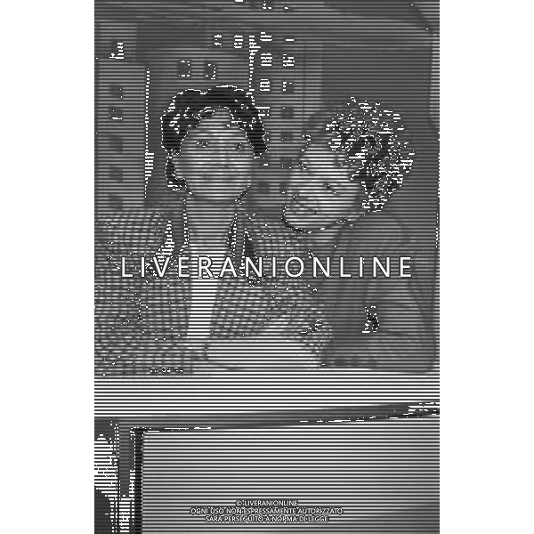 Neg- RETROSPETTIVA SANDRO MILO ATTRICE NELLA FOTO CON ANNA TORTORA A ROMA NELL\'ANNO 1988 NELLA TRASMISSIONE TELEVISIVA “PICCOLI E GRANDI FANS“ AG ALDO LIVERANI SAS  