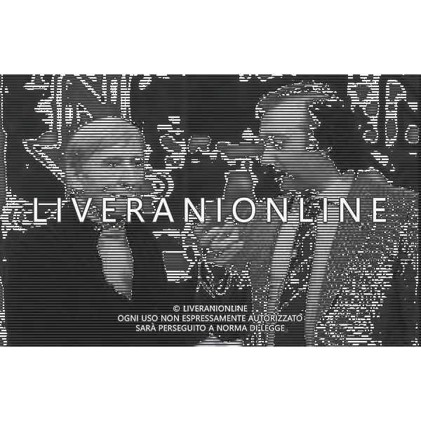 NEG-RETROSPETTIVA RENATO RASCEL ATTORE NELLA FOTO RENATO RASCEL CON GIANNI MINA\' NELL\'ANNO 1982 IN RAI A MILANO NELLA TRASMISSIONE TELEVISIVA BLITZ AG ALDO LIVERANI SAS