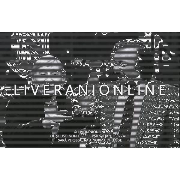 NEG-RETROSPETTIVA RENATO RASCEL ATTORE NELLA FOTO RENATO RASCEL CON GIANNI MINA\' NELL\'ANNO 1982 IN RAI A MILANO NELLA TRASMISSIONE TELEVISIVA BLITZ AG ALDO LIVERANI SAS