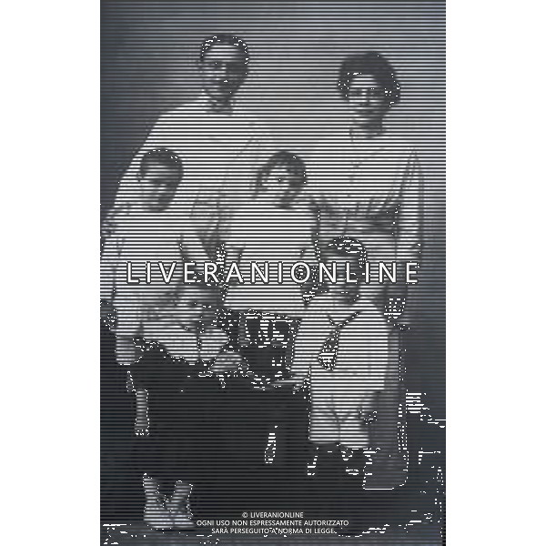 NEG-RETROSPETTIVA RENATO RASCEL ATTORE NELLA FOTO RENATO RASCEL VESTITO DI NERO CON FAMIGLIA AG ALDO LIVERANI SAS 