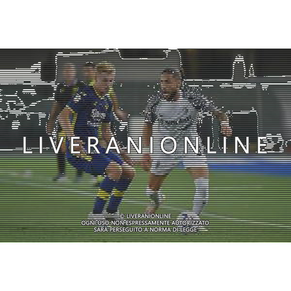 TVRG Hellas Verona vs Ascoli nella foto Josh Thomas Doig (Hellas Verona) e Pedro Mendes (Ascoli) Verona 12-08-2023 Stadio Marcantonio Bentegodi Coppa Italia Frecciarossa - 32mi di finale foto Roberto Garavaglia/ag. Aldo Liverani sas