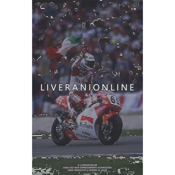 RETROSPETTIVA LORIS CAPIROSSI PILOTA MOTO NELLA FOTO LORIS CAPIROSSI NELL\'ANNO 1995 AG CONTROLUCE-AG ALDO LIVERANI SAS 