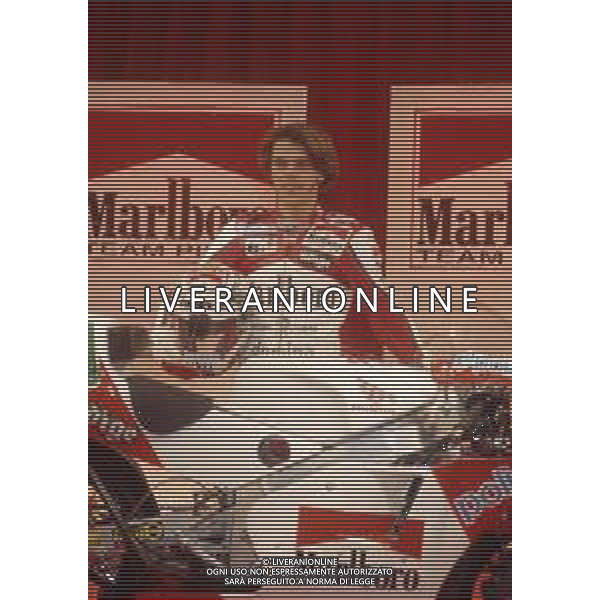 RETROSPETTIVA LORIS CAPIROSSI PILOTA MOTO NELLA FOTO LORIS CAPIROSSI NELL\'ANNO 1995 AG CONTROLUCE-AG ALDO LIVERANI SAS 