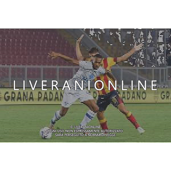 Marlon Mustapha (Como 1907) and Joan Gonzalez (US Lecce) during the Coppa Italia Round of 32 match between US Lecce and Como 1907 at stadio Via Del Mare on August 13, 2023 in Lecce, Italy. (Photo by Emmanuele Mastrodonato/ag. Aldo Liverani sas) / AGENZIA ALDO LIVERANI SAS  