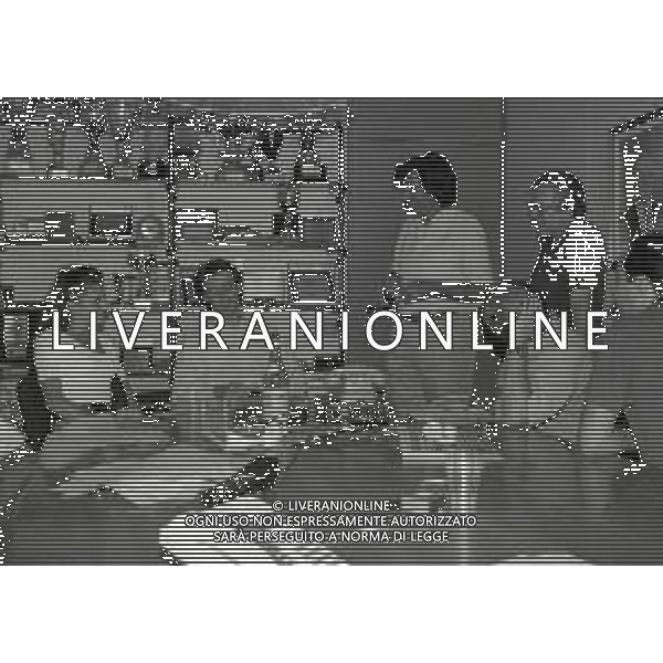 NEG-RETROSPETTIVA LUCA CADALORA PILOTA MOTO NELLA FOTO LUCA CADALORA NELL\'ANNO 1992 OSPITE DELLA REDAZIONE DELLA GAZZETTA DELLO SPORT PER LE TELEFONATE COI LETTORI AG ALDO LIVERANI SAS  