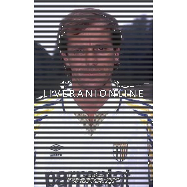 DIAP-RETROSPETTIVA STEFANO CUOGHI CALCIATORE NELLA FOTO STEFANO CUOGHI CON LA MAGLIA DEL PARMA NELL\'ANNO 1990-1991 AG ALDO LIVERANI SAS  