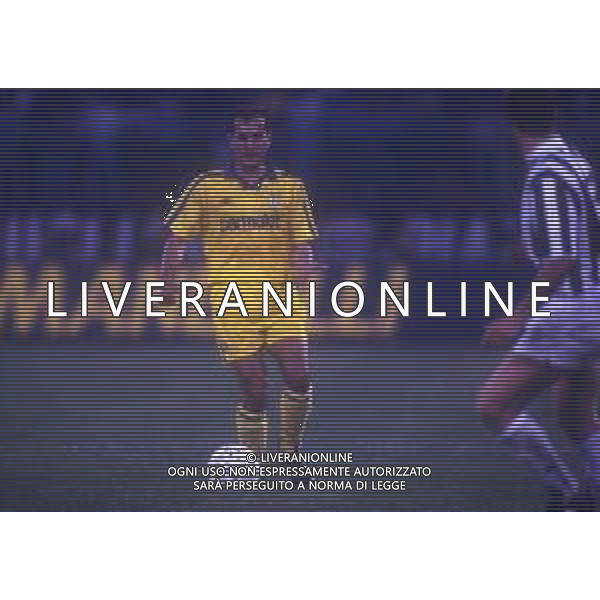 DIAP-RETROSPETTIVA STEFANO CUOGHI CALCIATORE NELLA FOTO STEFANO CUOGHI CON LA MAGLIA DEL PARMA NELL\'ANNO 1992 AG ALDO LIVERANI SAS