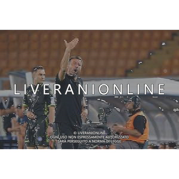 coach Roberto D’Aversa (US Lecce) during the Coppa Italia Round of 32 match between US Lecce and Como 1907 at stadio Via Del Mare on August 13, 2023 in Lecce, Italy. (Photo by Emmanuele Mastrodonato/ag. Aldo Liverani sas) / AGENZIA ALDO LIVERANI SAS  
