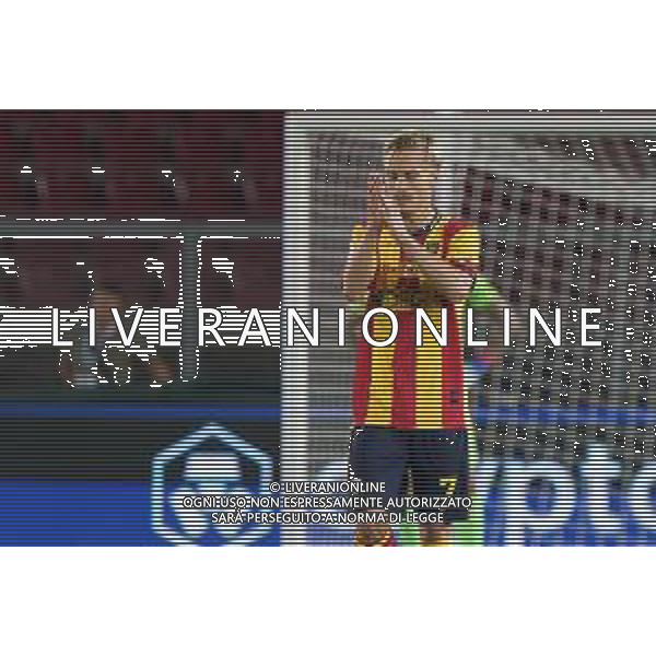 Pontus Almqvist (US Lecce) applauds fans during the Coppa Italia Round of 32 match between US Lecce and Como 1907 at stadio Via Del Mare on August 13, 2023 in Lecce, Italy. (Photo by Emmanuele Mastrodonato/ag. Aldo Liverani sas) / AGENZIA ALDO LIVERANI SAS  