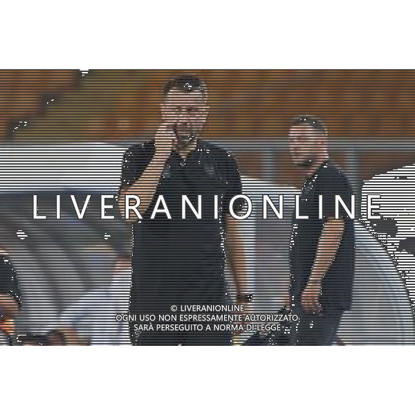 coach Roberto D’Aversa (US Lecce) during the Coppa Italia Round of 32 match between US Lecce and Como 1907 at stadio Via Del Mare on August 13, 2023 in Lecce, Italy. (Photo by Emmanuele Mastrodonato/ag. Aldo Liverani sas) / AGENZIA ALDO LIVERANI SAS  