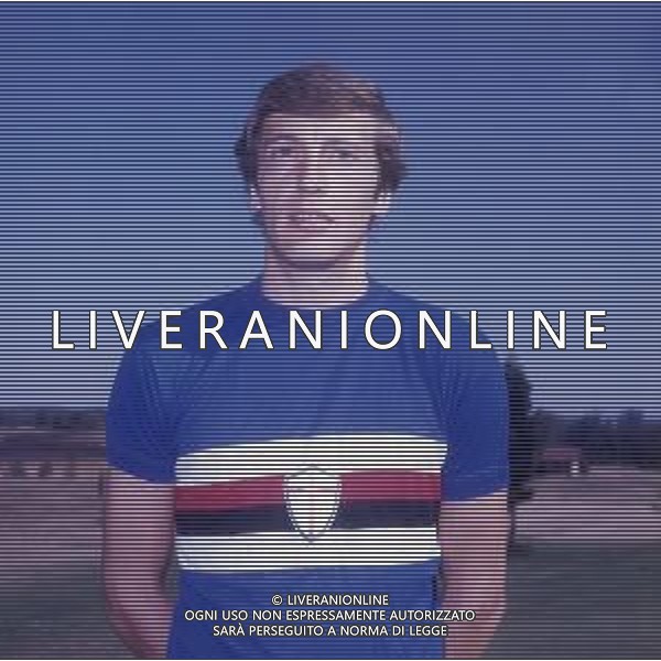 COL-RETROSPETTIVA PAOLO TUTTINO CALCIATORE NELLA FOTO PAOLO TUTTINO CON LA MAGLIA DELLA SAMPDORIA CALCIO AG ALDO LIVERANI SAS