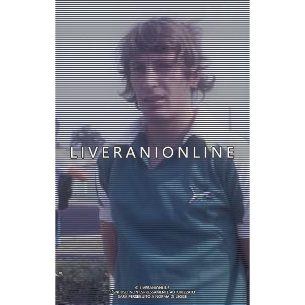 COL-RETROSPETTIVA PAOLO TUTTINO CALCIATORE NELLA FOTO PAOLO TUTTINO CON LA MAGLIA DELL\'AVELLINO CALCIO AG ALDO LIVERANI SAS