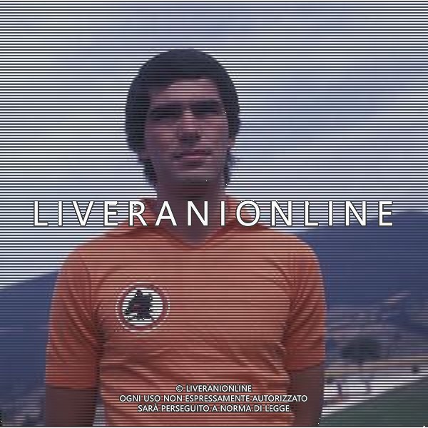 DIAP-RETROSPETTIVA GUIDO UGOLOTTI CALCIATORE NELLA FOTO GUIDO UGOLOTTI CON LA MAGLIA DELLA ROMA CALCIO AG ALDO LIVERANI SAS