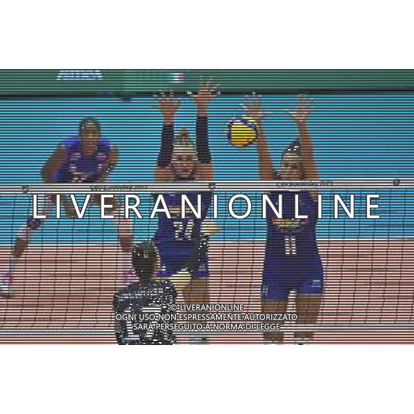 TVRG Italia vs Svizzera nella foto Ekaterina Antropova (Italia) e Anna Danesi (Italia) a muro su Julie Lengweiler (Svizzera) Monza 18-08-2023 Arena di Monza CEV EuroVolley 2023 - gruppo B foto Roberto Garavaglia/ag. Aldo Liverani sas