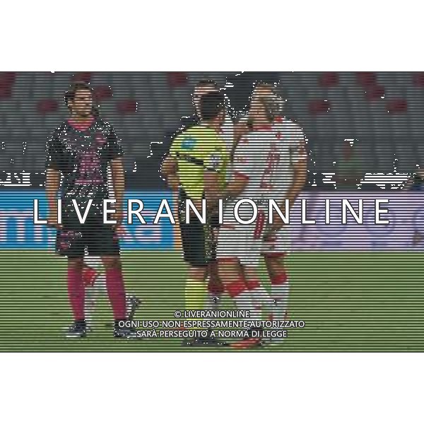 Players of SSC Bari protests with the referee Fabio Maresca of Napoli during the Italian Serie B match SSC Bari vs Palermo FC on August 18, 2023 at the San Nicola stadium in Bari, Italy. Photo by Emmanuele Mastrodonato/ag. Aldo Liverani sas