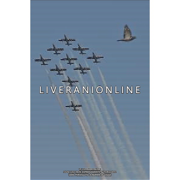 20-8-2023. Esibizione Aerei Frecce Tricolore Italia, presso lungomare Poetto di Cagliari, in occssione 100 anni Aeronautica Militare Italiana. Foto Salvatore Moi/Agenzia Aldo Liverani s.a.s. Nella foto: Aerei Frecce Tricolore Italia.