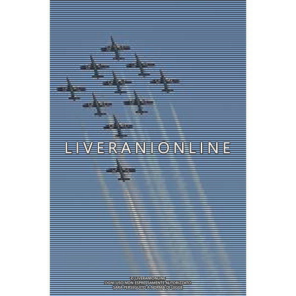 20-8-2023. Esibizione Aerei Frecce Tricolore Italia, presso lungomare Poetto di Cagliari, in occssione 100 anni Aeronautica Militare Italiana. Foto Salvatore Moi/Agenzia Aldo Liverani s.a.s. Nella foto: Aerei Frecce Tricolore Italia.