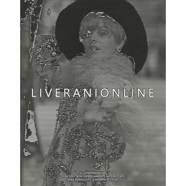 NEG-RETROSPETTIVA CATERINA CASELLI CANTANTE NELLA FOTO CATERINA CASELLI A SANREMO NELL\'ANNO 1967 FOTO PIERO PASCUTTINI-ARCHIVIO GIOVANNI LIVERANI-AG ALDO LIVERANI SAS