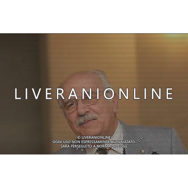 MILANO 29 NOVEMBRE 2005 LA COMPAGNIA DI TEATRO DI LUIGI DE FILIPPO PRESENTA NO TI PAGO NELLA FOTO: LUIGI DE FILIPPO PH FRANKY/AG ALDO LIVERANI