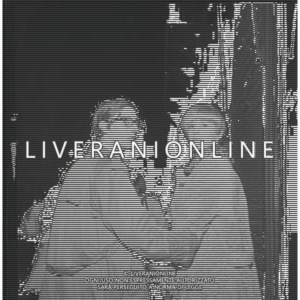 NEG-RETROSPETTIVA CATERINA CASELLI CANTANTE NELLA FOTO CATERINA CASELLI A MILANO NELL\'ANNO 1966 CON NINI GRAPPONE AG ALDO LIVERANI SAS 