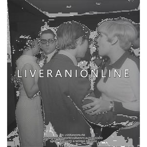 NEG-RETROSPETTIVA CATERINA CASELLI CANTANTE NELLA FOTO CATERINA CASELLI A MILANO NELL\'ANNO 1966 CON NINI GRAPPONE AG ALDO LIVERANI SAS 