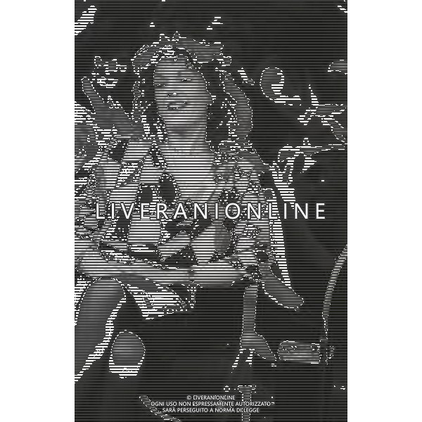 NEG-RETROSPETTIVA CATERINA CASELLI CANTANTE NELLA FOTO CATERINA CASELLI NELL\'ANNO 1983 A MILANO OSPITE DELLA TRASMISSIONE BLITZ AG ALDO LIVERANI SAS  