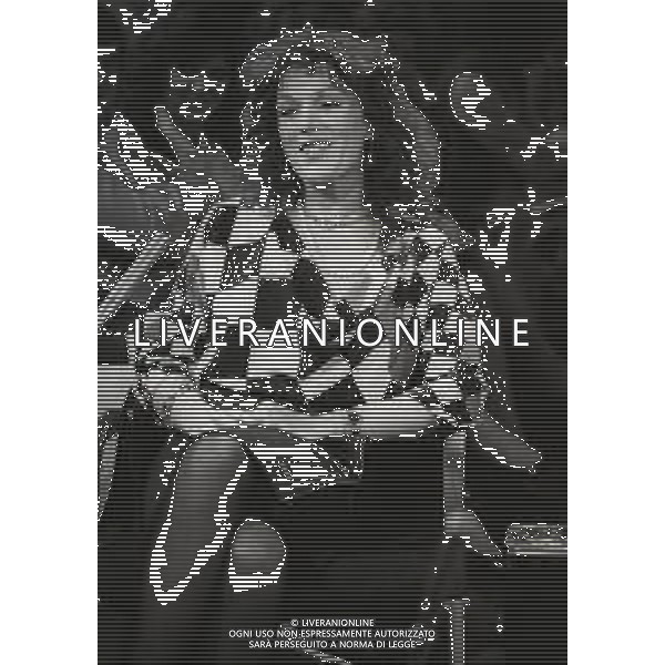 NEG-RETROSPETTIVA CATERINA CASELLI CANTANTE NELLA FOTO CATERINA CASELLI NELL\'ANNO 1983 A MILANO OSPITE DELLA TRASMISSIONE BLITZ AG ALDO LIVERANI SAS  