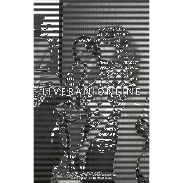 NEG-RETROSPETTIVA CATERINA CASELLI CANTANTE NELLA FOTO CATERINA CASELLI NELL\'ANNO 1983 A MILANO OSPITE DELLA TRASMISSIONE BLITZ AG ALDO LIVERANI SAS  