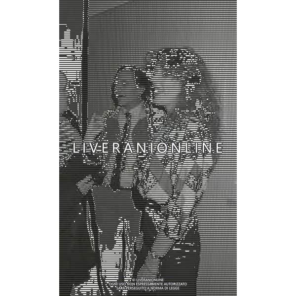 NEG-RETROSPETTIVA CATERINA CASELLI CANTANTE NELLA FOTO CATERINA CASELLI NELL\'ANNO 1983 A MILANO OSPITE DELLA TRASMISSIONE BLITZ AG ALDO LIVERANI SAS  