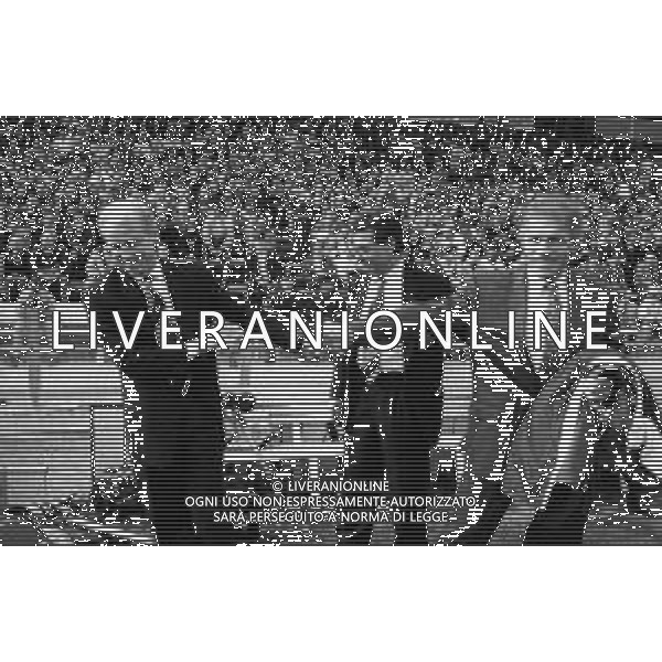 Neg- RETROSPETTIVA NEVIO SCALA ALLENATORE  NELLA FOTO NEVIO SCALA ALLENATORE DEL PARMA CALCIO NELL\'ANNO 1990 - 1991 CON GIOVANNI TRAPATTONI - STRETTA DI MANO AG ALDO LIVERANI SAS