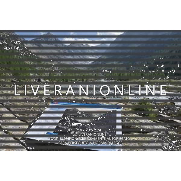 TVRG Ghiacciai Lombardia - Ventina Chiesa Valmalenco (SO) 22-08-2023 Il ghiacciaio del Ventina in alta Valmalenco visto dal Rifugio Ventina dove una targa mostra lo stesso panorama che si poteva ammirare nel 1910 nel medesimo punto di osservazione foto Roberto Garavaglia/ag. Aldo Liverani sas