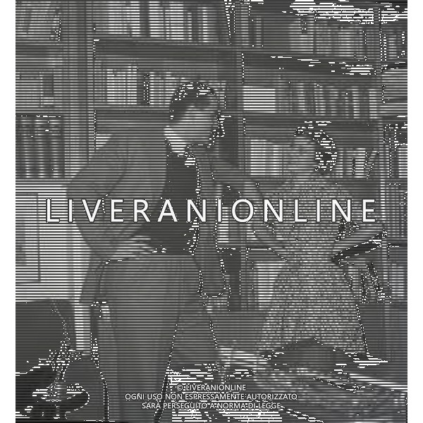 NEG-RETROSPETTIVA ANNA MARIA FERRERO ATTRICE NELLA FOTO ANNA MARIA FERRERO CON VITTORIO GASSMAN NELL\'ANNO 1950 A ROMA FOTO SANDRO VESPASIANI-AG ALDO LIVERANI SAS