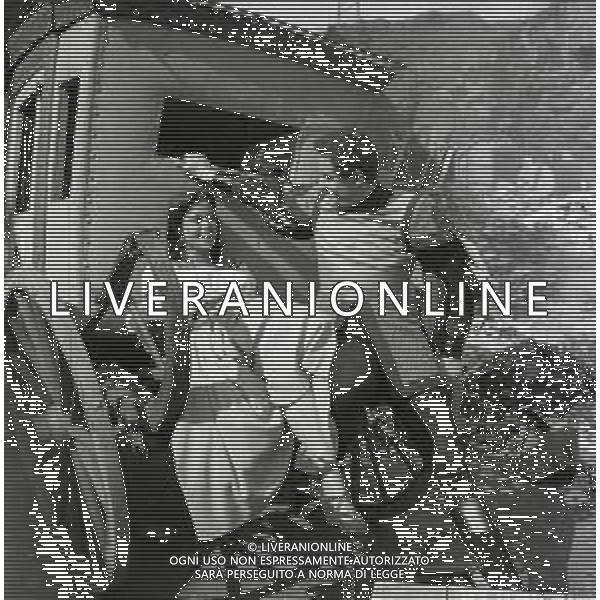 NEG-RETROSPETTIVA ANNA MARIA FERRERO ATTRICE NELLA FOTO ANNA MARIA FERRERO CON VITTORIO GASSMAN NELL\'ANNO 1950 A ROMA FOTO SANDRO VESPASIANI-AG ALDO LIVERANI SAS