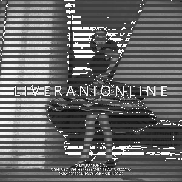 NEG-RETROSPETTIVA ANNA MARIA FERRERO ATTRICE NELLA FOTO ANNA MARIA FERRERO NELL\'ANNO 1954 A ROMA FOTO SANDRO VESPASIANI-AG ALDO LIVERANI SAS 