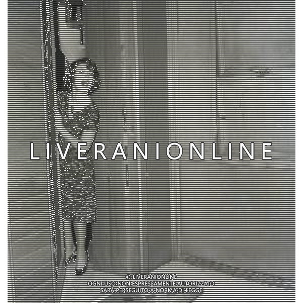 NEG-RETROSPETTIVA ANNA MARIA FERRERO ATTRICE NELLA FOTO ANNA MARIA FERRERO NELL\'ANNO 1950 A ROMA FOTO SANDRO VESPASIANI-AG ALDO LIVERANI SAS  