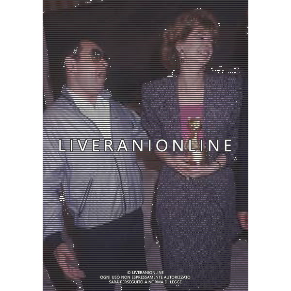 DIAP-RETROSPETTIVA GIANNI BONCOMPAGNI CONDUTTORE RADIOFONICO E PAROLIERE NELLA FOTO GIANNI BONCOMPAGNI CON ENRICA BONACCORTI A ROMA NELL\'ANNO 1986 AG ALDO LIVERANI SAS 
